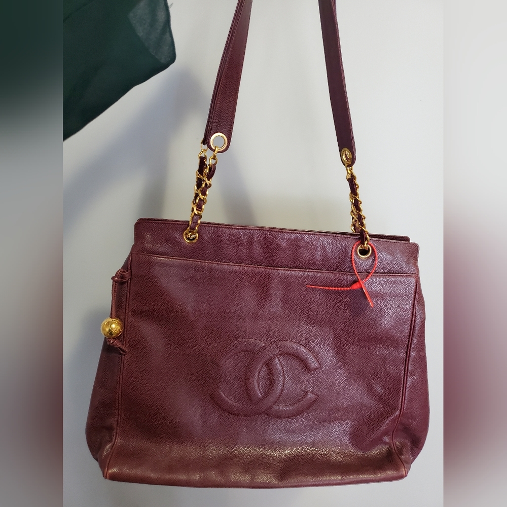 Jumbo giant authentic Chanel caviar CC logo shoulder bag in great condition